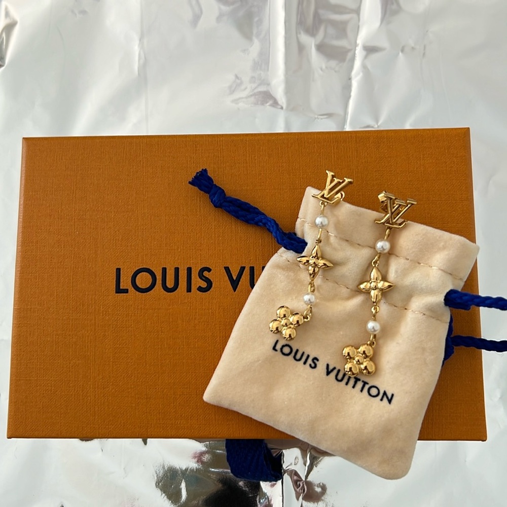 Stunning feminine Louis Vuitton Louisa Earrings! Used one time only !